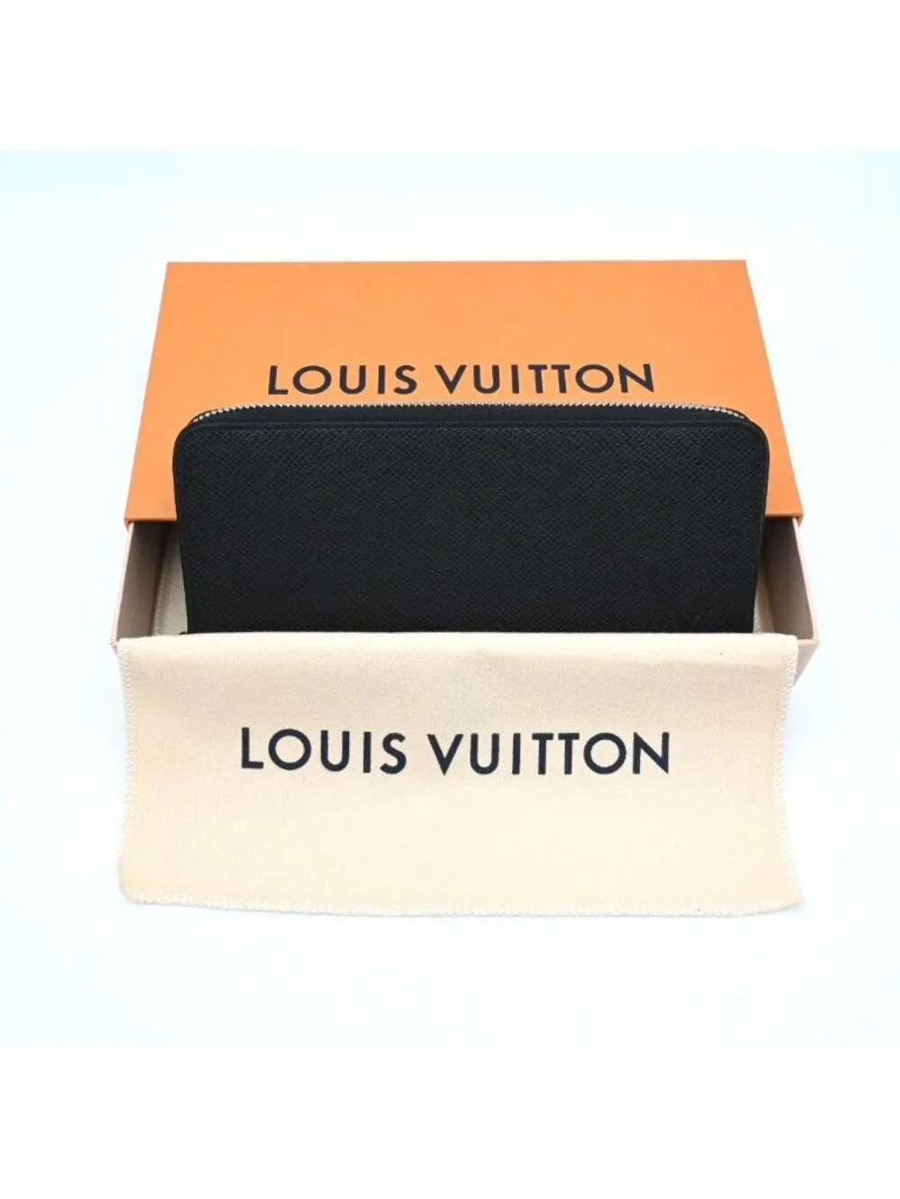 Louis Vuitton Taiga Zippy Wallet Horizontal Black